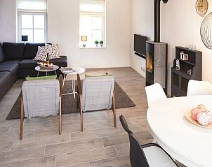 Moderne Sitzecke in Groeneweg 4 | Lndliches Ferienhaus, Kamperland, mit groem Sofa, Noord-Beveland, Zeeland.