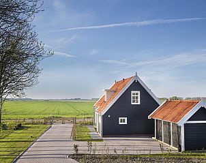 Uitzicht op velden vanuit VZ2302 Boerderijwoning in Kamperland, vakantiehuis in het schilderachtige Noord-Beveland, Zeeland.