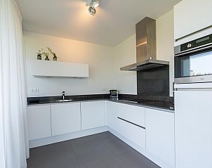 Gezellige slaapkamer in Duinvallei 19 bungalow, Kamperland, met moderne decoratie