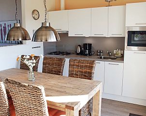 Moderne keuken in Ostrea 16 vakantiehuis, Roompot Beach Resort, Kamperland, Zeeland.