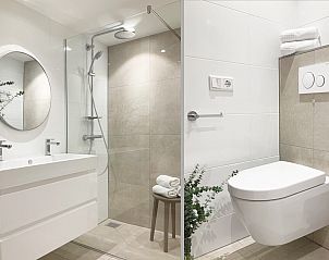 Moderne badkamer in Ostrea 16 vakantiehuis, Roompot Beach Resort, Kamperland, Zeeland.