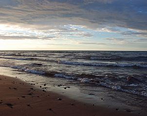 Zonsondergang aan het strand nabij Ostrea 16 vakantiehuis, Roompot Beach Resort, Kamperland, Zeeland.