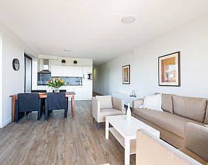 Modernes Wohnzimmer von Uithaven 10 | d'Ouwe Haven, Ferienhaus in Kamperland, Noord-Beveland, Zeeland.