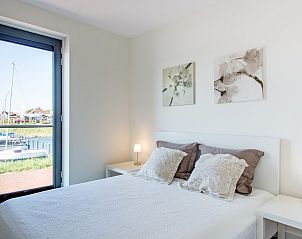 Schlafzimmer in Uithaven 10 | d'Ouwe Haven, Ferienhaus in Kamperland, mit Blick auf den Hafen.