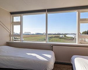 Tweede slaapkamer in Vakantiehuisje in Kamperland, Noord-Beveland, met panoramisch uitzicht op de natuur.