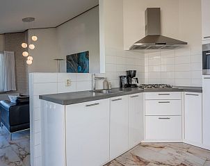 Stilvolle Kche im Sophiaboulevard 15, Roompot Beach Resort, Kamperland, mit modernen Gerten und Armaturen.