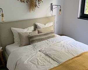 Comfortabele slaapkamer in vakantiehuis Kamperland met luxe beddengoed, Noord-Beveland, Zeeland.