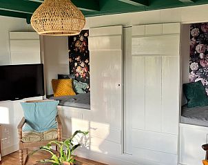 Stijlvolle zithoek in Vakantiehuisje in Kamperland, perfect voor ontspanning in Zeeland.