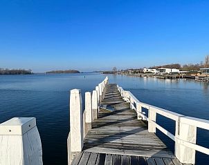 Steiger met uitzicht op het meer in de omgeving van Vakantiehuisje in Kamperland, Zeeland.