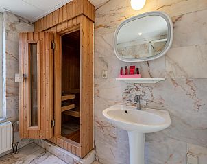 Private Sauna im VZ1170 Ferienbungalow in Kamperland, bietet ein luxurises Wellness-Erlebnis in Nord-Beveland, Zeeland.