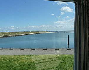 Uitzicht op het water vanuit Ostrea 25 | Roompot Beach Resort, vakantiehuis in Kamperland, met heldere lucht.