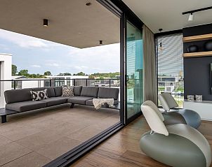 Stilvolle Terrasse der Luxusvilla VZ2401 in Kamperland, perfekt fr das Leben im Freien in Noord-Beveland, Zeeland.