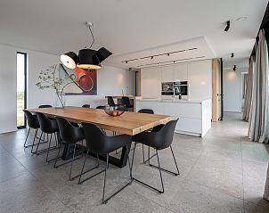 Gerumige Kche mit Insel in VZ2401 Luxusvilla in Kamperland, Noord-Beveland, Zeeland.