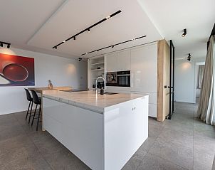 Heller Korridor in VZ2401 Luxusvilla in Kamperland mit Zugang zu Zimmern in Noord-Beveland, Zeeland.