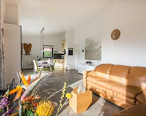 Gerumiges Esszimmer mit viel Licht im Ferienhaus Beukenlaan 1 | Ruiterplaat, Zeeland.