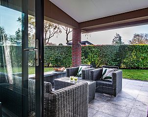 Gemtliche Sitzecke auf der Terrasse des Ferienhauses Beukenlaan 1 | Ruiterplaat, Kamperland.