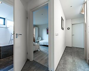 Diele mit Zugang zu den Zimmern im Ferienhaus Beukenlaan 1 | Ruiterplaat, Zeeland.