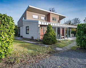 Vorderansicht des Ferienhauses Beukenlaan 1 | Ruiterplaat, umgeben von Grn, Zeeland.