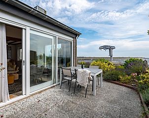 Buitenterras van Ostrea 33, Roompot Beach Resort, Kamperland, met prachtig uitzicht op de omgeving van Noord-Beveland, Zeeland.