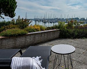 Uitzicht op de jachthaven vanaf het terras van Ostrea 33, Roompot Beach Resort, Kamperland, vakantiehuis in Noord-Beveland, Zeeland.