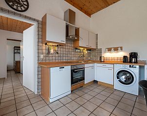 Volledig uitgeruste keuken in vakantiehuis Ostrea 33, Roompot Beach Resort, Kamperland, met moderne voorzieningen in Noord-Beveland, Zeeland.