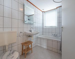 Moderne badkamer in Ostrea 33, Roompot Beach Resort, Kamperland, vakantiehuis met luxe voorzieningen in Noord-Beveland, Zeeland.