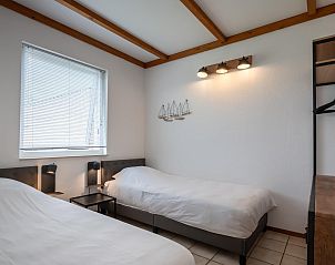 Tweede slaapkamer in Ostrea 33, Roompot Beach Resort, Kamperland, met comfortabele bedden in Noord-Beveland, Zeeland.