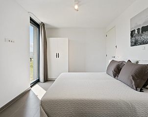 Tweede slaapkamer in Waterlijn 03 | De Groote Duynen, vakantiehuis in Kamperland, Noord-Beveland, Zeeland met uitzicht.