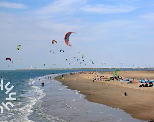 Gemtliches Mansardenzimmer mit Holzbalken im Ferienhaus ZE184, Kamperland, Nord-Beveland.