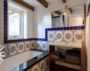 Gemtliches Mansardenzimmer mit Holzdetails im Ferienhaus ZE184, Kamperland, Nord-Beveland.