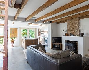 Schlafzimmer mit groen Fenstern und Blick auf die Natur im Ferienhaus ZE184, Kamperland, Zeeland.