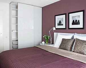 Gerumiges Schlafzimmer mit Kleiderschrank in VZ1178 Ferienhaus in Kamperland, ideal fr lngere Aufenthalte.