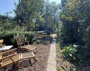 Shady garden at VZ962 Holiday home in Kamperland, perfect for summer days in North Beveland, Zeeland.