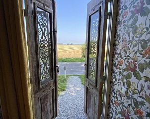 Entrance to VZ962 Holiday home in Kamperland with countryside views, located in North Beveland, Zeeland.