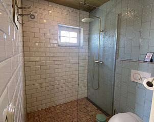 Modern shower in VZ962 Holiday home in Kamperland, with glass wall and stylish tiles in North Beveland, Zeeland.