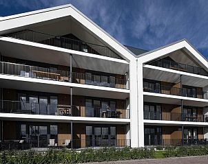 Exterieur van VZ2301 Luxe appartement in Kamperland, Noord-Beveland met balkons en moderne architectuur.