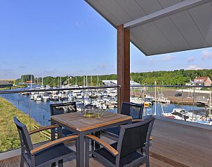 Genieen Sie die Aussicht auf den Jachthafen von der Terrasse des Appartements VZ2342 in Kamperland, Noord-Beveland, Zeeland.
