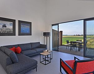 Komfortable Sitzecke in VZ2342 Wohnung in Kamperland, mit Zugang zum Balkon in Noord-Beveland, Zeeland.