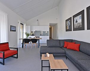 Moderne Kche und Essbereich in VZ2342 Wohnung in Kamperland, Noord-Beveland, Zeeland.