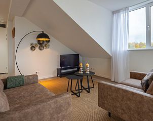 Gemtliches Wohnzimmer im VZ2303 Luxus-Penthouse in Kamperland, Nord-Beveland, mit bequemer Sitzecke.