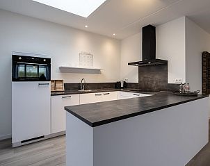 Funktionelle Kche in VZ2303 Luxus-Penthouse in Kamperland mit Kcheninsel, Noord-Beveland, Zeeland.