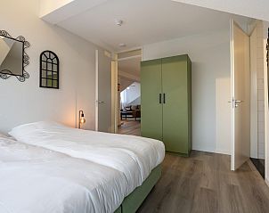 Komfortables Schlafzimmer in VZ2303 Luxus-Penthouse in Kamperland, Nord-Beveland, mit Doppelbett.