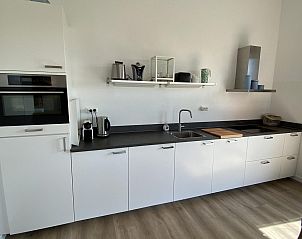 VZ948 Ferienhaus Kamperland, praktischer Hauswirtschaftsraum mit Waschmglichkeiten in Kamperland, Nord-Beveland, Zeeland.