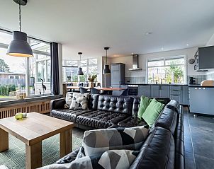 Open keuken en eetkamer van VZ1164 Grote vrijstaande villa in Kamperland, Zeeland.