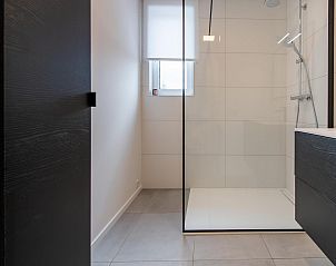 Exterieur van VZ1180 Vakantiehuis in Kamperland met houten gevel in Zeeland.