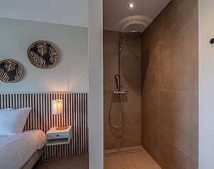 Schlafzimmer mit eigenem Bad im Penthouse Veerweg 173, Kamperland, Ferienhaus in Port Elisabeth, Zeeland.