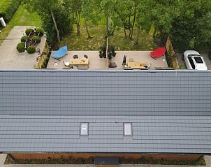 Dachansicht des Ferienhauses in Kamperland, zeigt die groe Terrasse in Noord-Beveland, Zeeland.