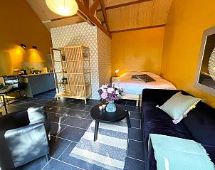 Cozy living room of vacation home ZE1460 in Kamperland, North Beveland, overlooking the garden.