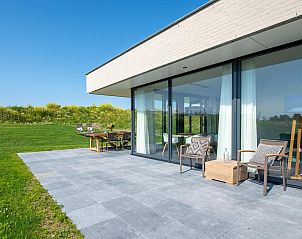 Essecke in Duinvallei 09, Ferienhaus in Kamperland, Noord-Beveland, mit Zugang zur Terrasse und der umliegenden Natur.