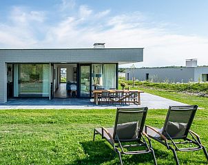 Terrasse von Duinvallei 09, Ferienhaus in De Groote Duynen, Kamperland, mit Liegesthlen und schner Aussicht.